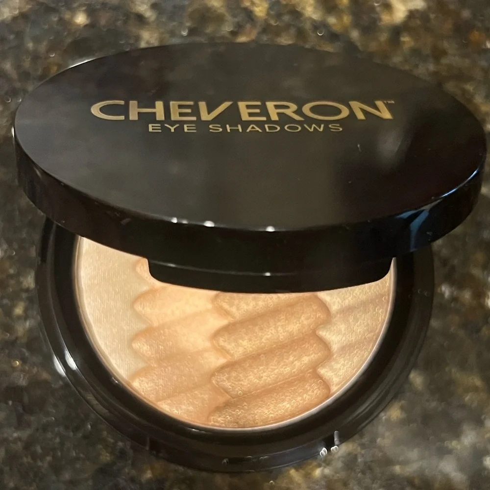 Belle Beauty by Kim Gravel - Chevron Eyeshadow Pallette w/brush